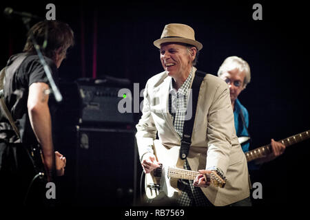 Le chanteur, auteur-compositeur et musicien John Hiatt effectue un concert live à Amager Bio à Copenhague. Le Danemark, 13/07 2015. À l'exception du Danemark. Banque D'Images