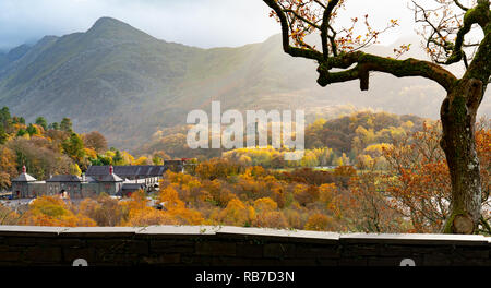 La National Slate Museum of Wales, et Château de Dolbadarn, Llanberis, Gwynedd, au nord du Pays de Galles. Prise en novembre 2018. Banque D'Images