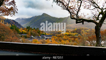 La National Slate Museum of Wales, et Château de Dolbadarn, Llanberis, Gwynedd, au nord du Pays de Galles. Prise en novembre 2018. Banque D'Images