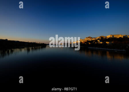 Coimbra skyline sur les rives de la rivière Mondego, Coimbra, Portugal, Europe Banque D'Images