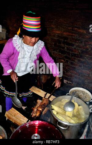 Cuy grillé - communauté paysanne restaurant - Llanganuco lagune - Parc National Huascaran. Département d'Ancash au Pérou. Banque D'Images