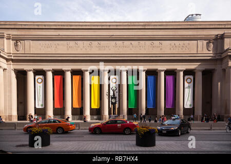 La gare Union de Toronto Conçu par Ross et Macdonald dans le style Beaux-Art le long de la rue Front Ouest Ville de Toronto, Ontario, Canada. Banque D'Images