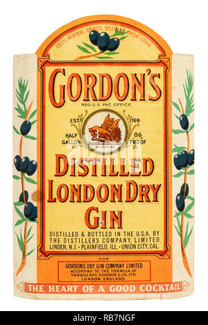 Près de l'étiquette d'une bouteille d'un demi-gallon vintage de Gordon's London Dry Gin distillé datant des années 1970 et produite en Amérique latine Banque D'Images