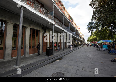 Les entreprises dans l'ensemble de Jackson Square (st.Ann Street), New Orleans French Quarter. Banque D'Images