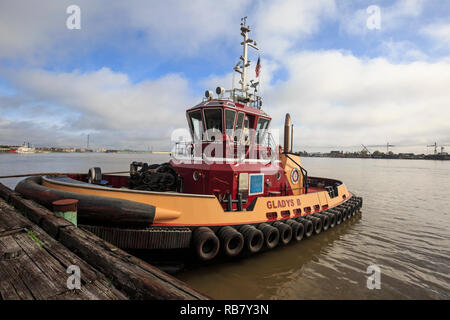 Tugboat Gladys B sur le fleuve Mississippi à la Nouvelle Orléans, Louisiane. Banque D'Images