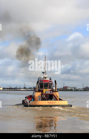 Tugboat Gladys B sur le fleuve Mississippi à la Nouvelle Orléans, Louisiane. Banque D'Images