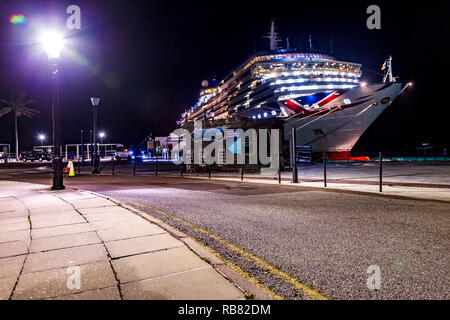 P&O Arcadia amarrée le long de Hamilton, Burmuda, le premier port d'escale des navires sur c'est Noël et Nouvel An sous forme de croisière et de Southampton. Banque D'Images