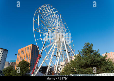 Grande roue d'être démantelé à Eastside Park dans le centre-ville de Birmingham Banque D'Images