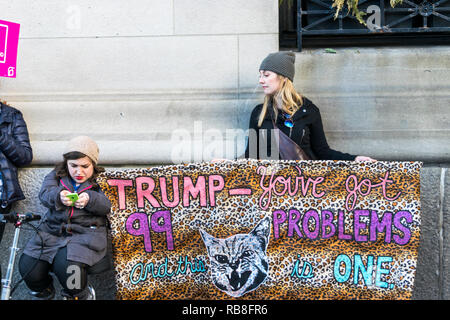 Chicago, Illinois, United States - 21 janvier 2017 : protestation contre l'élection de Trump Président bureau à Chicago, Illinois au cours de la Marche des femmes. Banque D'Images