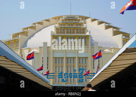 Marché Art Déco Central ou marché Psar Thmei dans la ville de Phnom Penh, Cambodge. Architecte Van Molyvann. Banque D'Images