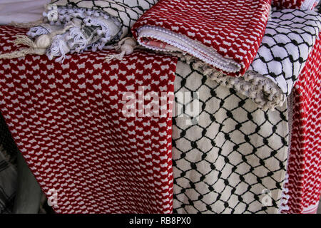 Keffieh traditionnel ou kefia sur l'un des marchés d'Amman, Jordanie Banque D'Images