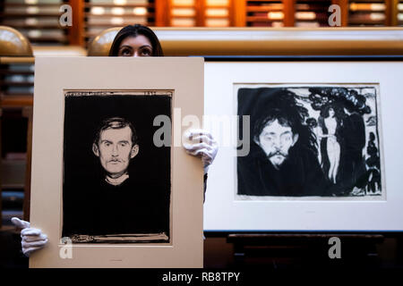 Un membre du personnel au British Museum de Londres détient "Portrait" (1895) d'Edvard Munch avant une importante exposition sur le travail de l'artiste, 'Edvard Munch : Amour et romance', plus tard dans l'année. Banque D'Images