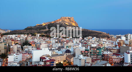 Skyline at night, Alicante Espagne ville Banque D'Images