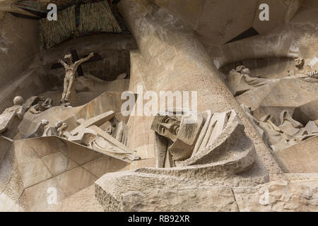 Barcelone, Espagne - 26 mars 2018 : La Sagrada Familia - l'impressionnante cathédrale conçue par Gaudi, qui est en cours de construction depuis le 19 mars 1882 et n'est pas Banque D'Images