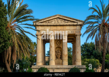 Temple dorique commémorant Sir Alexander Ball en bas Jardins Barrakka, La Valette, Malte Banque D'Images