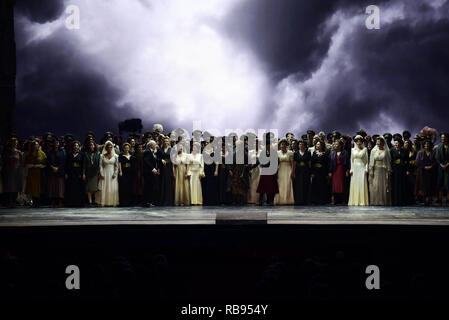 'Attila' Premiere pour l'ouverture de la saison au Théâtre La Scala dispose d''atmosphère où : Milan, Italie Quand : 07 Déc 2018 Crédit : IPA/WENN.com **Uniquement disponible pour publication au Royaume-Uni, USA, Allemagne, Autriche, Suisse** Banque D'Images