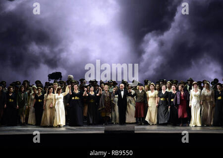 'Attila' Premiere pour l'ouverture de la saison au Théâtre La Scala dispose d''atmosphère où : Milan, Italie Quand : 07 Déc 2018 Crédit : IPA/WENN.com **Uniquement disponible pour publication au Royaume-Uni, USA, Allemagne, Autriche, Suisse** Banque D'Images