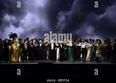 'Attila' Premiere pour l'ouverture de la saison au Théâtre La Scala dispose d''atmosphère où : Milan, Italie Quand : 07 Déc 2018 Crédit : IPA/WENN.com **Uniquement disponible pour publication au Royaume-Uni, USA, Allemagne, Autriche, Suisse** Banque D'Images