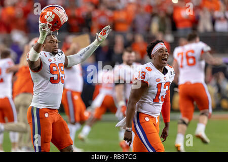 Santa Clara, Californie, États-Unis. Jan 7, 2019. Janvier 07, 2019 - Santa Clara, Californie, États-Unis - Clemson Tigers défensive fin Clelin Ferrell (99) célèbre comme le temps s'épuise dans l'ordre des séries éliminatoires de football National Championship match entre le Clemson Tigers et de l'Alabama Crimson Tide chez Levi's Stadium, Santa Clara, Californie. Clemson a gagné 44-16. Crédit : Adam Lacy/ZUMA/Alamy Fil Live News Banque D'Images