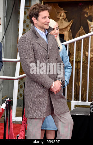 Bradley Cooper et Lady Gaga assister à l'Théâtre chinois de Grauman héberge Sam Elliott Part et cérémonie empreinte de théâtre chinois de Grauman le 7 janvier 2019 à Hollywood, Californie. Banque D'Images