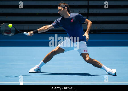 Melbourne, Australie. 8 janvier, 2019. Roger Federer de la Suisse participe à une session de formation à venir de 2019 Open d'Australie à Melbourne Park, Melbourne, Australie, le 8 janvier, 2019. Australian Open Tennis Tournament aura lieu du 14 au 27 janvier. (Xinhua/Bai Xue) Credit : Xinhua/Alamy Live News Banque D'Images