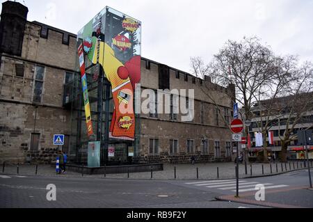 08 janvier 2019, Berlin, Cologne : La station de métro Festhalle Kölner Gürzenich est décorée avec la devise de l'écharpe 2019 carnival session. Photo : Horst Galuschka/dpa/Horst Galuschka dpa Banque D'Images