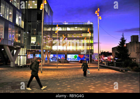 Crépuscule sur l'hiver le nouveau Square Bickerstaff dans le centre-ville de Blackpool Banque D'Images