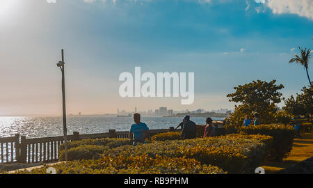 06-01-2019 Saint-Domingue, République dominicaine. Sur la mer des Caraïbes de Santo Domingo que golden coucher du soleil tropical paysage, Teal orange Banque D'Images