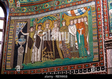 Mosaïque des premiers chrétiens à l'église San Vitale à Ravenne. Célèbre portrait de la reine Byzantine Théodora Banque D'Images