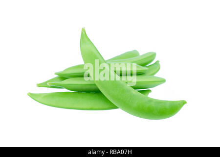 Gousses de pois vert isolé sur fond blanc Banque D'Images