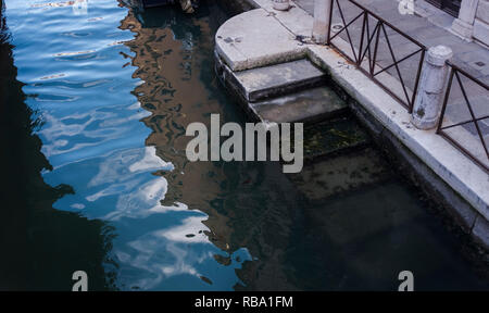 Les détails des scènes et dans les rues et les canaux de Venise, Italie Banque D'Images