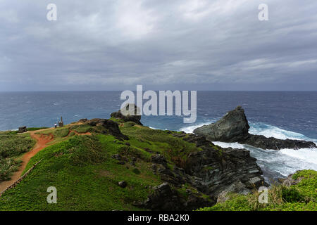 L'état de la mer sur la côte sauvage à Uganzaki dans le phare de l'Île Ishigaki, Japon Okinawa Banque D'Images