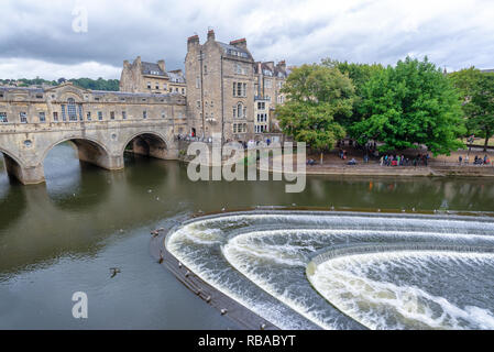 Pulteney Bridge à Bath, Somerset, Royaume-Uni Banque D'Images