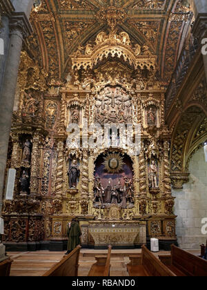 Porto, Portugal - Mars 23, 2015 : retable des saints martyrs du Maroc de l'église San Francisco, faite par le sculpteur Manuel Pereira d brillant Banque D'Images