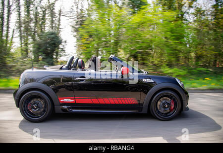 2012 R57 Mini Cooper JCW forme la petite voiture décapotable Banque D'Images