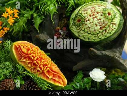 Sculptures sur fruits et légumes sculpture sur fruits thaïlandais d'affichage, Banque D'Images