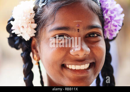 Arunachala, Tiruvannamalai, Tamil Nadu en Inde, le 30 janvier 2018 : Portrait de jeune fille étudiante à l'école publique Banque D'Images