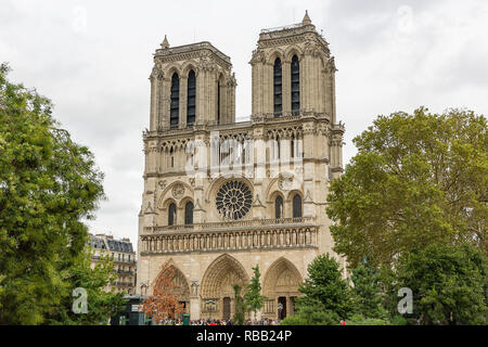 L'été à la cathédrale Notre Dame de Paris