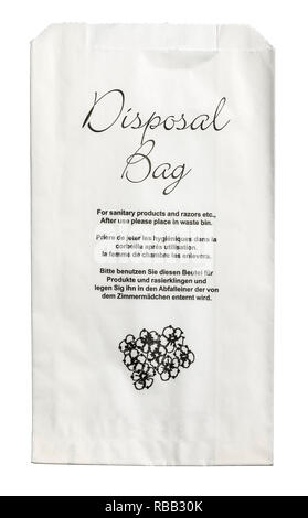 Un sac à déchets de papier des articles sanitaires et de rasoirs etc. Banque D'Images