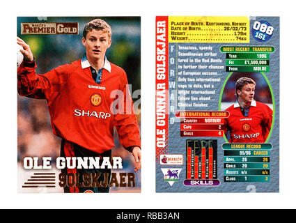 L'avant et l'arrière d'une carte de joueur de football Merlin à partir de 1996 avec Ole Gunnar Solskjaer jouer pour Manchester United Banque D'Images