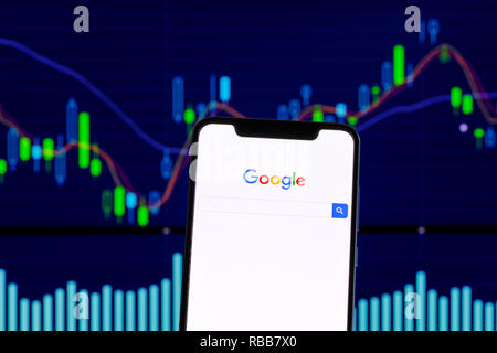 Logo Google est vu sur un smartphone Blackberry sur stock Banque D'Images