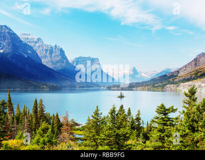 Des pics rocheux pittoresque le Glacier National Park, Montana, USA Banque D'Images