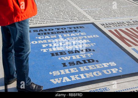 Tapis de chaussée de comédie. Des plaisanteries, des phases de prises de paroles, de grands noms de la bande dessinée, et du spectacle à Blackpool, Lancashire, pointe Festival Tour, UK Banque D'Images