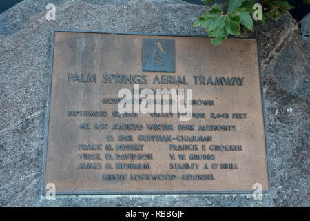 Plaque de consacrer l'ouverture du Tramway Aérien de Palm Springs en septembre 1963, CA, USA. Banque D'Images