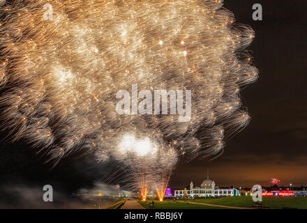 D'artifice du Nouvel An au-dessus de Ville Espagnole, Whitley Bay, North Tyneside, Royaume-Uni Banque D'Images