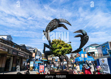 SAN FRANCISCO, USA - 24 février 2017 : Pier 39, Fisherman's Wharf à San Francisco. Pier 39 est une destination touristique célèbre dans la région de San Francisco et habituellement entassés dans la semaine. Banque D'Images