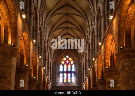 La Cathédrale Saint Magnus sanctuaire intérieur à Kirkwall, Orkney Isles, Ecosse, Royaume-Uni, Europe. Banque D'Images