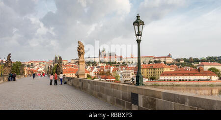 Prague, République tchèque - 25 août 2018 : image panorama du pont Charles et du château de Prague, République Tchèque Banque D'Images