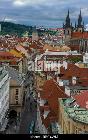 Vue aérienne de la célèbre Prauge rooftops, Place de la vieille ville, en République tchèque, l'UNESCO Banque D'Images