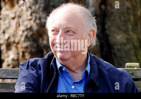 ©Image sous licence à Andrew Parsons Parsons / Media . Le 01/04/2009. Londres, Royaume-Uni. Le syndicaliste britannique Arthur Scargill assis dans un parc du centre de Londres, Photo par Andrew Parsons Parsons / Media Banque D'Images